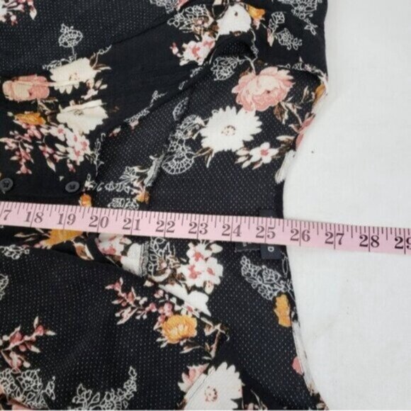 Torrid Semi Sheer Floral Pleated Ruffle Button Black Shirt Size 2X - Picture 10 of 11